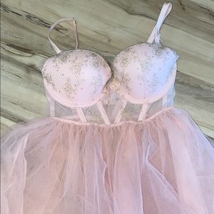 Victoria secret lingerie . 32 c but could fit a b cup . Only wore a few times